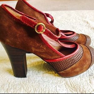 SALE!!! Like New FOSSIL Mary Jane Heels shoes